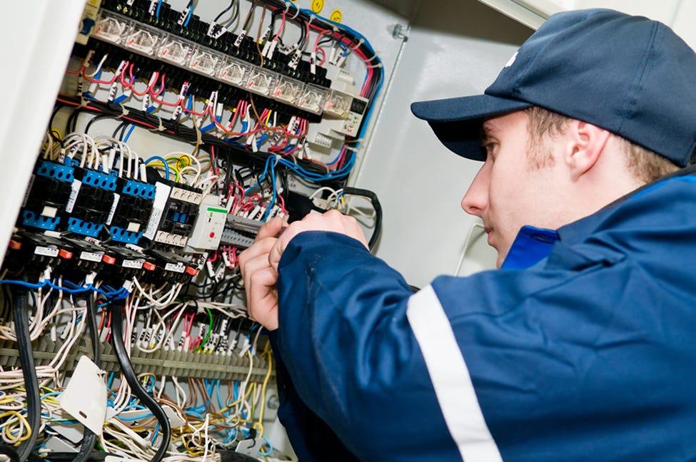 Maximize Safety and Efficiency with a Skilled Journeyman Electrician